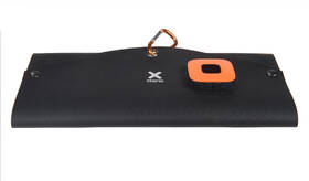 Solární panel Xtorm SolarBooster 21W černá barva
