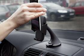 Držák na mobil GoGEN 3 v 1, držák na mobil, autonabíječka, micro USB kabel, kroucený, 1,2m černé

 obrázek produktu 2 z 6