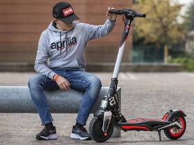 Elektrická koloběžka Aprilia eSR1 

 obrázek produktu 34 z 35