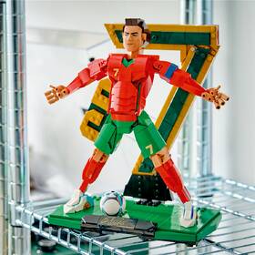 Stavebnice LEGO® Editions 43016 Cristiano Ronaldo – Fotbalová legenda 

 obrázek produktu 4 z 9