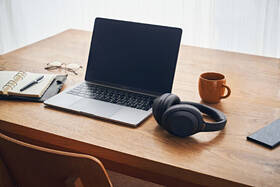Sluchátka Sony WH-1000XM4 černá barva
