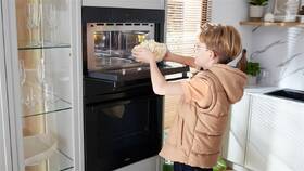 Mikrovlnná trouba Amica AMMB34E2GB černá barva
