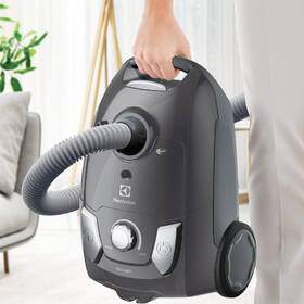 Podlahový vysavač Electrolux EEG44IGM šedý

 obrázek produktu 4 z 9