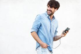 Bezdrátová nabíječka CellularLine Octopus s přísavkami, max.10W černá

 obrázek produktu 9 z 9