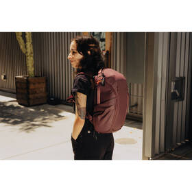 Batoh Peak Design Everyday Backpack 15L Zip vínový

 obrázek produktu 5 z 6