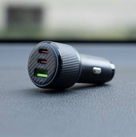 Adaptér do auta Swissten 2x USB-C PD + USB-A, 95W + USB-C kabel 1m černý

 obrázek produktu 2 z 3