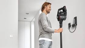 Tyčový vysavač Bosch BCS82MAT14 (s baterií) černý

 obrázek produktu 4 z 18