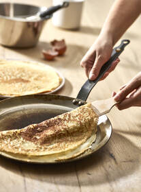 Pánev palačinková de Buyer 5615.01 CREPESPARTY, 26 cm ocel

 obrázek produktu 6 z 7