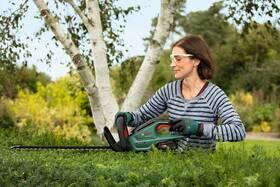 Nůžky na živý plot Bosch UniversalHedgeCut 18-50 (bez baterie) 

 obrázek produktu 2 z 3