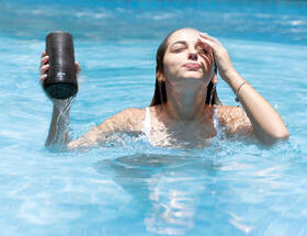 Přenosný reproduktor EarFun SP200B černá barva
