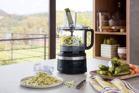Kuchyňský robot KitchenAid 5KFP0719EBM černá barva

