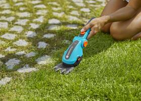 Nůžky na trávu Gardena ComfortCut 9888-20 (s baterií) 

 obrázek produktu 3 z 6