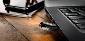 USB Flash SanDisk 64GB USB-C černá barva
