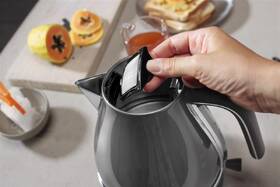 Rychlovarná konvice De'Longhi KBOT2001.GY šedá

 obrázek produktu 6 z 8