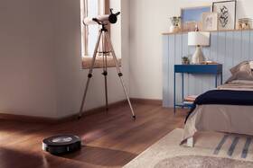 Robotický vysavač iRobot Roomba Combo j7 černá barva
