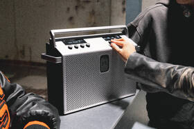 Přenosný reproduktor Mondo Speaker Large stříbrný

 obrázek produktu 11 z 11