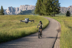 Dron DJI Mini 5 Pro Fly More Combo (DJI RC-N3) šedá barva

