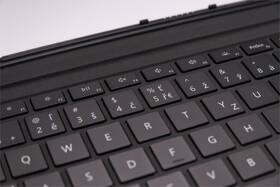 Pouzdro na tablet s klávesnicí Microsoft Surface Pro Type Cover, CZ/SK (potisk) černé

 obrázek produktu 1 z 2