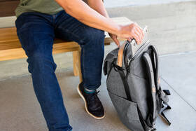 Batoh Peak Design Everyday Backpack 30L (v2) šedý

 obrázek produktu 5 z 8