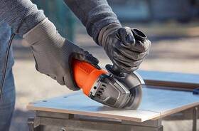 Úhlová bruska Black-Decker BEG110 

 obrázek produktu 1 z 2