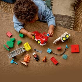 Stavebnice LEGO® DUPLO® 10473 Hasičské auto s hadicí a hasičem 

 obrázek produktu 5 z 9