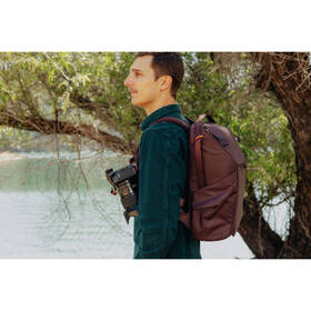 Batoh Peak Design Everyday Backpack 20L (v2) vínový

 obrázek produktu 9 z 9