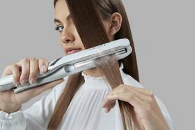 Žehlička na vlasy Remington S9001 HYDRAluxe PRO Straightener bílá

 obrázek produktu 8 z 11