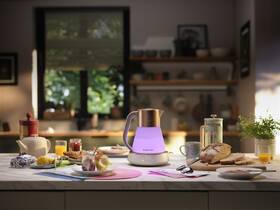 Rychlovarná konvice RUSSELL HOBBS Calm 27450-70 bílá barva
