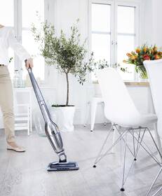 Tyčový vysavač Electrolux ZB3213 stříbrný/šedý

 obrázek produktu 5 z 13