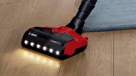 Tyčový vysavač Bosch BBS711ANM červená barva
