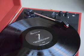 Gramofon Crosley Voyager červený

 obrázek produktu 2 z 3