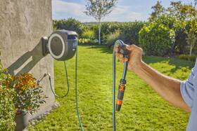 Naviják na hadice Gardena PowerRoll XL, 35m (s baterií) 

 obrázek produktu 5 z 6
