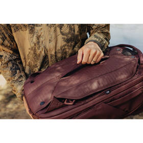 Batoh Peak Design Travel Backpack 45L vínový

 obrázek produktu 7 z 9