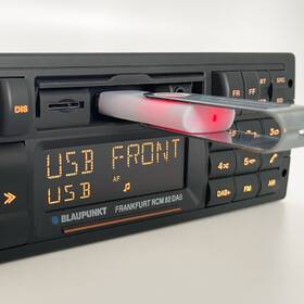 Autorádio Blaupunkt Frankfurt RCM 82 DAB černé

 obrázek produktu 4 z 8