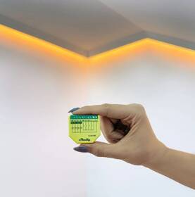 Modul Shelly Plus RGBW, stmívač pro LED pásky, WiFi žlutá barva
