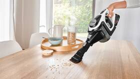 Tyčový vysavač Bosch BBS8213W (s baterií) bílý

 obrázek produktu 13 z 19