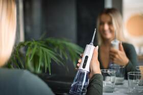 Ústní sprcha TrueLife AquaFloss Compact L100 

 obrázek produktu 4 z 5