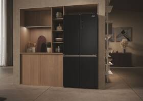 Americká lednice Haier HCR3818ENPT černá barva

