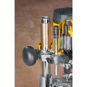 Frézka horní Dewalt DW621KT 1 100W 

 obrázek produktu 10 z 10