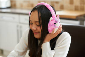 Sluchátka Lazerbuilt Squishmallows Plush Bluetooth - Lola růžová

 obrázek produktu 6 z 6