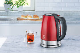 Rychlovarná konvice Electrolux EEWA7700R červená

 obrázek produktu 4 z 4