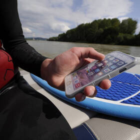 Kryt na mobil SP Connect Weather Cover na Apple iPhone 14 Pro/14/13 Pro/13/12 Pro/12 průhledný

 obrázek produktu 2 z 3