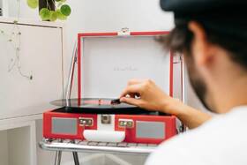 Gramofon Lenco TT-110 červený

 obrázek produktu 6 z 6