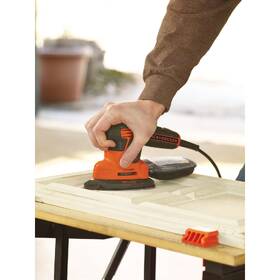Vibrační bruska Black-Decker KA2500K-QS 120W 

 obrázek produktu 2 z 3