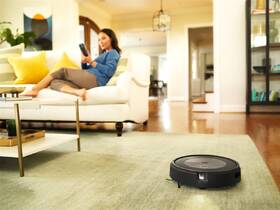 Robotický vysavač iRobot Roomba j7 černá barva
