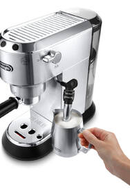 Pákový kávovar De'Longhi EC 685.M stříbrná barva
