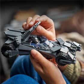 Stavebnice LEGO® DC Batman™ 76331 Batman vs. Superman™: Batmobil 

 obrázek produktu 7 z 7