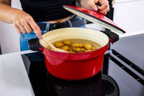Multifunkční hrnec Lauben OvenSafe® Multicooker 6000RS stříbrný/červený

 obrázek produktu 13 z 18