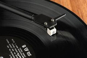 Gramofon Pro-Ject E1 + AT3600L hnědý

 obrázek produktu 7 z 7