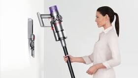 Tyčový vysavač Dyson V10 Total Clean stříbrný

 obrázek produktu 8 z 9